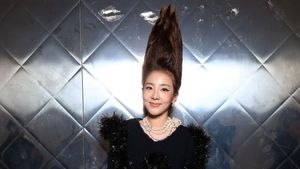 Rambut Sandara Park Setinggi Menara Eiffel!