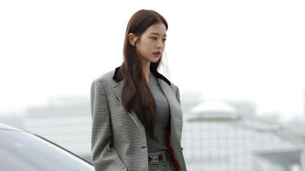 Gaya Chaebol Crush Wonyoung IVE di Bandara