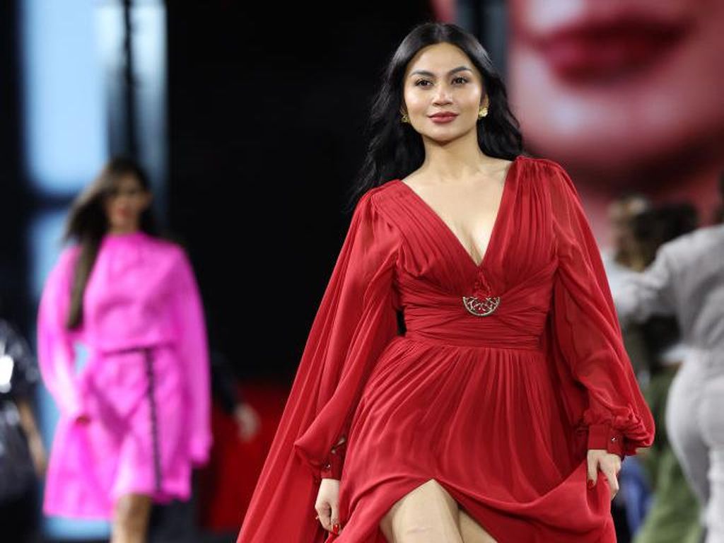 Tampil Menawan di Paris Fashion Week, Ini Loh Rahasia Body Goals Ariel Tatum