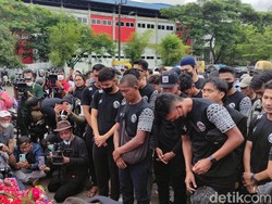 Remuk Redam Hati Skuad Arema FC Menginjak Kembali Rumput Stadion Kanjuruhan