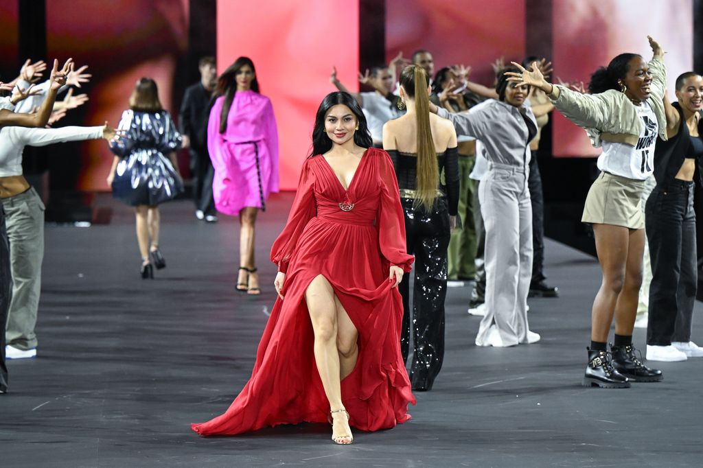 Ariel Tatum di Paris Fashion Week PARIS, FRANCE - OCTOBER 02: (EDITORIAL USE ONLY - For Non-Editorial use please seek approval from Fashion House) Ariel Tatum walks the runway during the