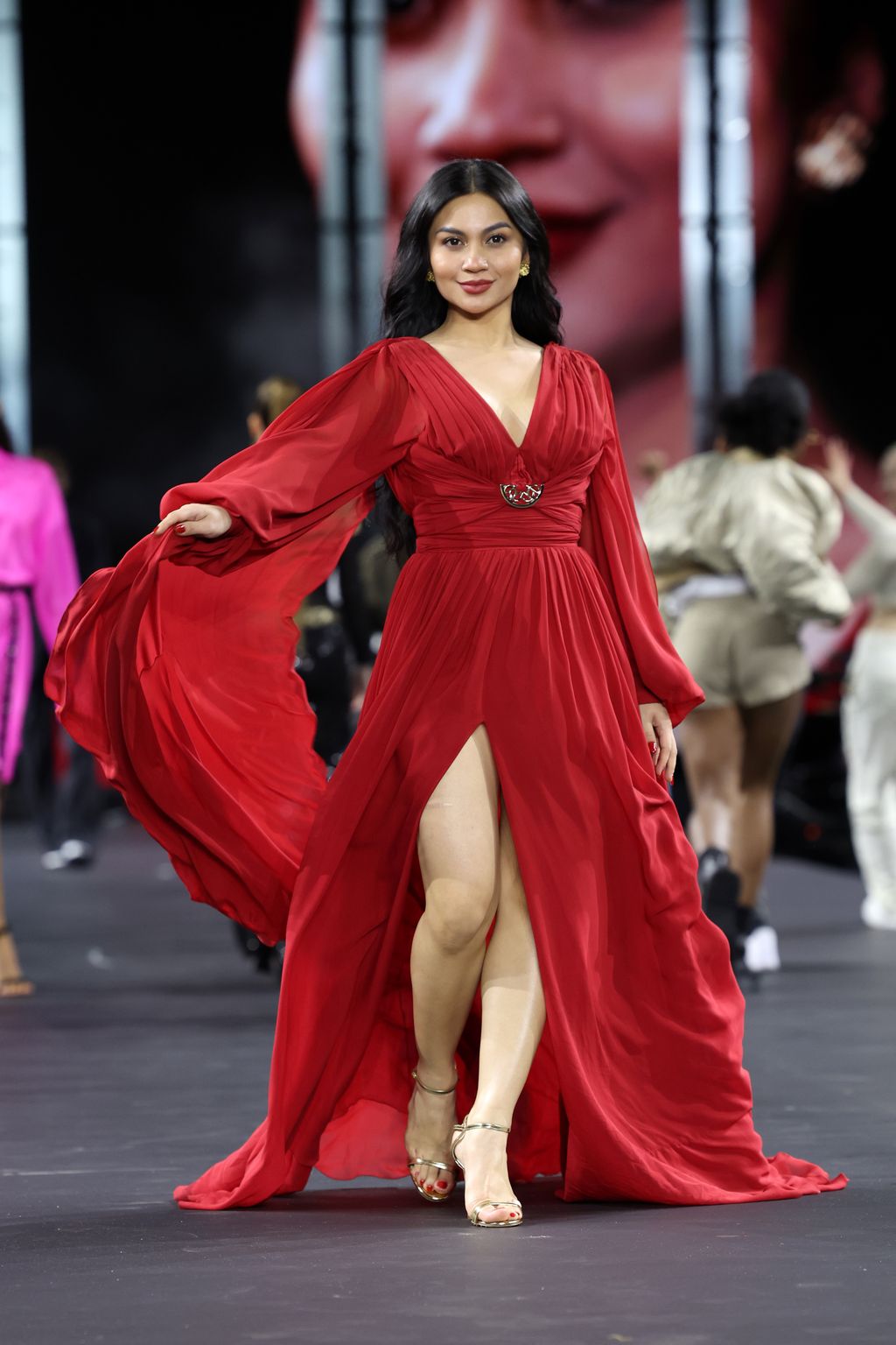 Ariel Tatum di Paris Fashion Week PARIS, FRANCE - OCTOBER 02: (EDITORIAL USE ONLY - For Non-Editorial use please seek approval from Fashion House) Ariel Tatum walks the runway during the