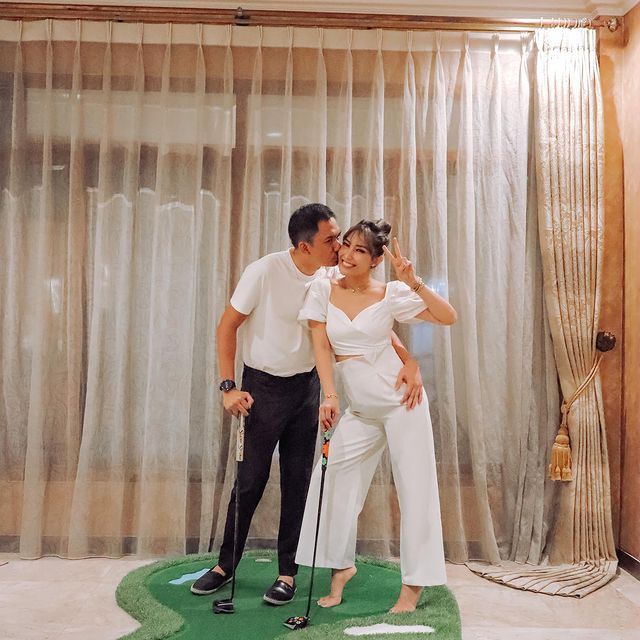 Ayu Dewi dan Regi Datau Ayu Dewi dan Regi Datau