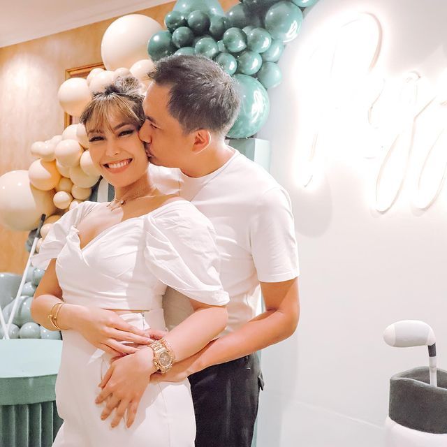 Ayu Dewi dan Regi Datau Ayu Dewi dan Regi Datau