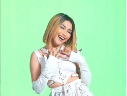 Ayu Ting Ting Dapat Giliran Eksis Bawakan Dangdut di Festival Musik Lokal