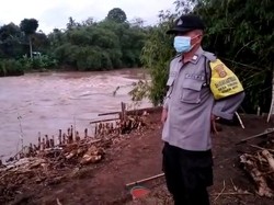 Dua Pemotor Hanyut saat Seberangi Jembatan di Tukad Yeh Ho Tabanan