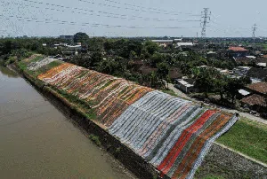 Buat yang Belum Pernah Lihat, Nih Proses Bikin Batik Tradisional