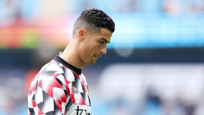 Cristiano Ronaldo MANCHESTER, ENGLAND - OCTOBER 02: Cristiano Ronaldo of Manchester United during the Premier League match between Manchester City and Manchester United at Etihad Stadium on October 2, 2022 in Manchester, United Kingdom. (Photo by Matthew Ashton - AMA/Getty Images)