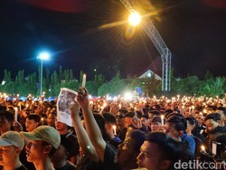 Lilin dan Doa Bersama untuk Korban Tragedi Kanjuruhan di Blitar dan Ponorogo