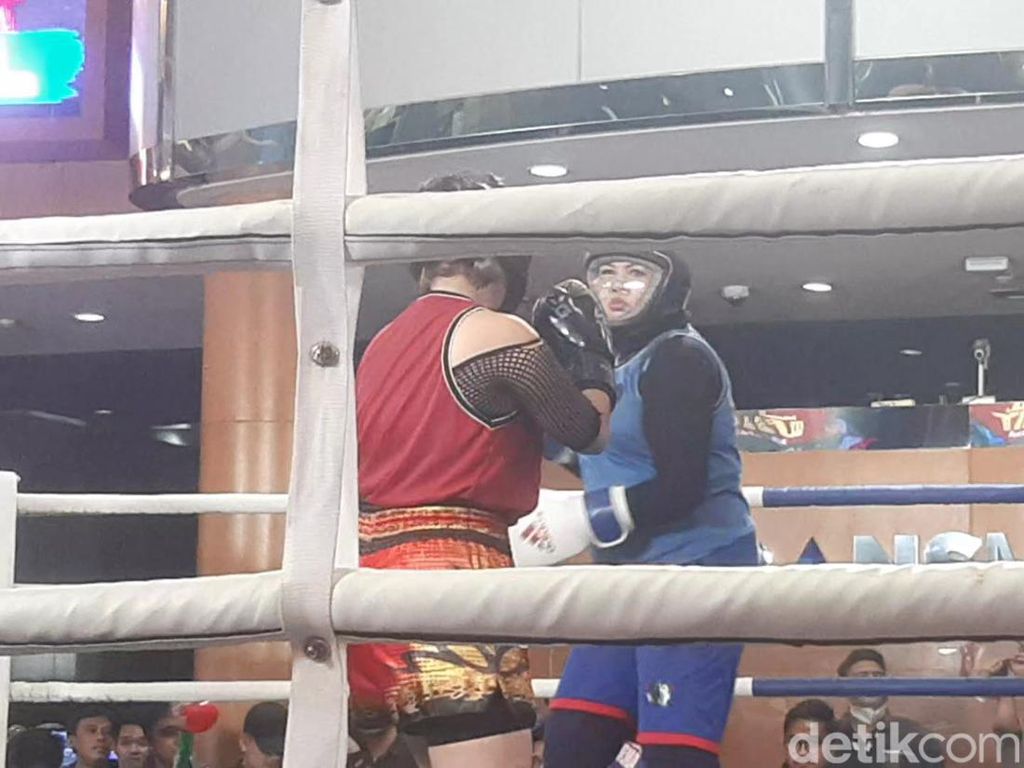 Alasan Elly Sugigi Agresif Lawan Irma Darmawangsa: Takut Gigi Retak Alasan Elly Sugigi Agresif Lawan Irma Darmawangsa: Takut Gigi Retak