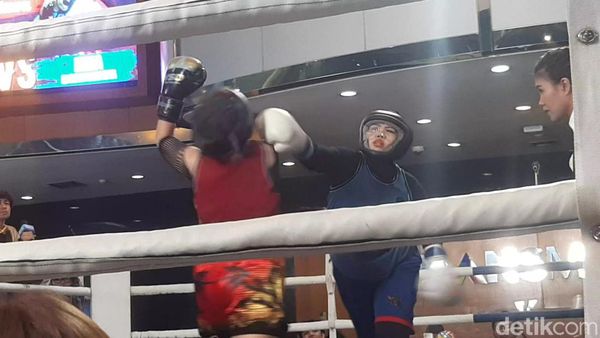 Ciat! Jurus Elly Sugigi Hadapi Irma Darmawangsa