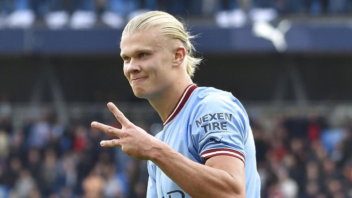 Manchester Citys Erling Haaland, celebrates after scoring his sides fifth goal and his personal hat trick during the English Premier League soccer match between Manchester City and Manchester United at Etihad stadium in Manchester, England, Sunday, Oct. 2, 2022. (AP Photo/Rui Vieira)