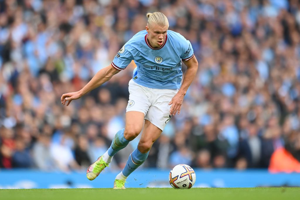 MANCHESTER, ENGLAND - OCTOBER 02: Erling Haaland of Manchester City in action during the Premier League match between Manchester City and Manchester United at Etihad Stadium on October 02, 2022 in Manchester, England. (Photo by Michael Regan/Getty Images)