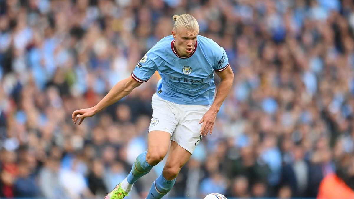 Erling Haaland mencetak hat-trick di laga lawan Manchester United. (Foto: Getty Images/Michael Regan)
