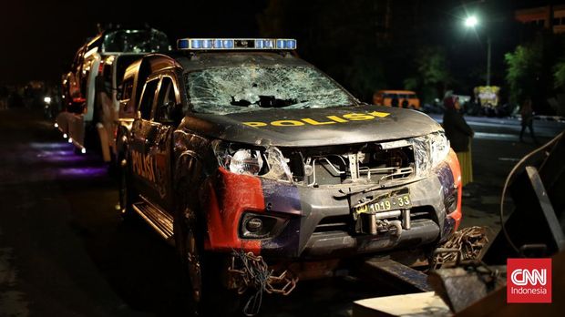 Suasana di area Stadion Kanjuruhan, Malang ,Jawa Timur, paska tragedi kerusuhan pada Sabtu (1/9). CNN Indonesia/Andry Novelino
