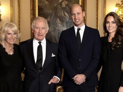 Foto Terbaru Keluarga Kerajaan Inggris, Kate Middleton Cantik Bergaun Hitam