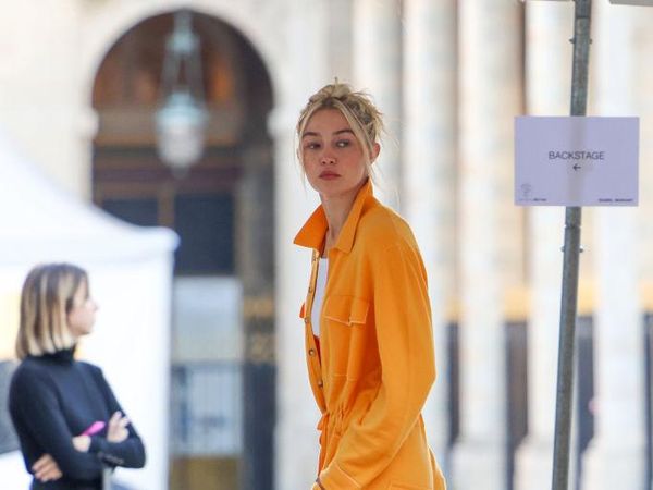 7 Gaya Gigi Hadid di Paris, Disebut Sehotel dengan Leonardo DiCaprio
