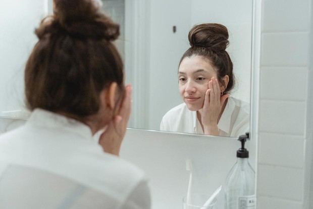 Ingredients yang baik digunakan pada malam hari/Foto: pexels.com/Miriam Alonso Apa yang Terjadi Pada Kulit Saat Kita Tidur? Ini Kata Ahli