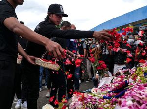 Komnas HAM Sebut Awalnya Aremania Masuk Lapangan untuk Beri Semangat Pemain