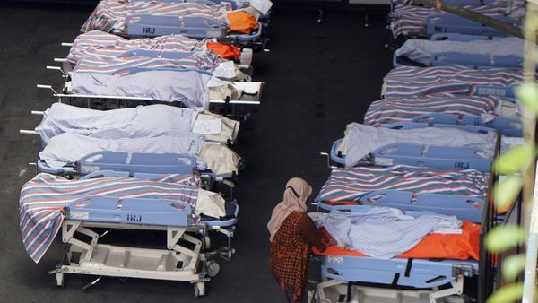 Jenazah Korban Tragedi Kanjuruhan Menunggu Dibawa Pulang