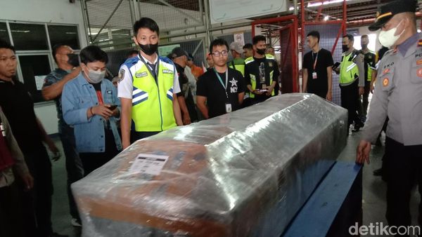Potret Penyambutan-Pemakaman Jenazah Korban KKB Papua Barat di Sulut