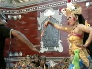 Miris, Joged Bumbung Dibumbui Erotisme juga Ditonton Anak-anak