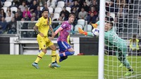 Dusan Vlahovic dari Juventus mencetak gol kedua pada menit ke-59 untuk timnya. (Filippo Alfero/Juventus FC/Getty Images)