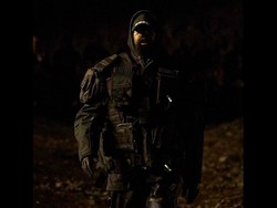 Kanye West Perdana Jadi Model Balenciaga, Jalan di Catwalk Penuh Lumpur