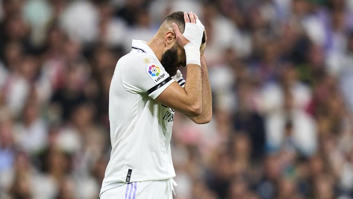 MADRID, SPAIN - OCTOBER 02: Karim Benzema of Real Madrid CF reacts during the LaLiga Santander match between Real Madrid CF and CA Osasuna at Estadio Santiago Bernabeu on October 02, 2022 in Madrid, Spain. (Photo by Diego Souto/Quality Sport Images/Getty Images)