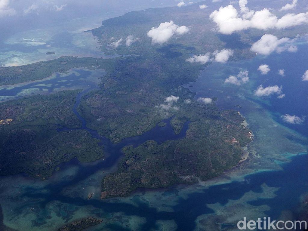 Keindahan Bumi Tanimbar dari Udara Keindahan Bumi Tanimbar dari Udara