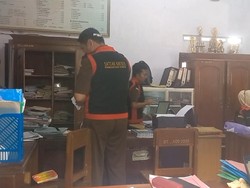 Kejari Tulungagung Geledah Kantor Pemdes Batangsaren Terkait Korupsi Dana Desa