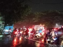 Jalan Soekarno-Hata Bandung Macet Imbas Banjir di Kawasan Gedebage