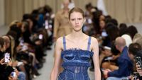 10 Koleksi Burberry Spring/Summer 2023, Terinspirasi Kebebasan Anak Muda