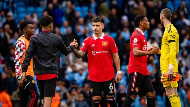 MANCHESTER, ENGLAND - OCTOBER 02:  Lisandro Martinez of Manchester United reacts at the end of the Premier League match between Manchester City and Manchester United at Etihad Stadium on October 2, 2022 in Manchester, United Kingdom. (Photo by Ash Donelon/Manchester United via Getty Images)