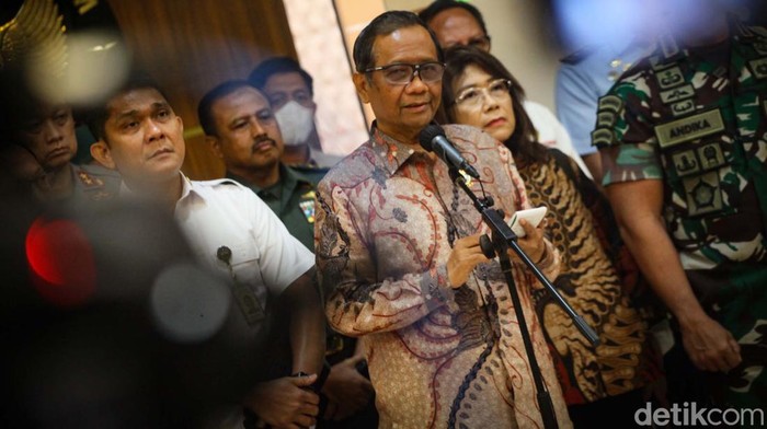 Pemerintah akan membentuk Tim Independen Gabungan Pencari Fakta (TGIPF) tragedi Kanjuruhan. TGIPF akan dipimpin oleh Mahfud Md.