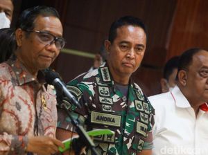 Buntut Tragedi Kanjuruhan, Mahfud Desak PSSI Ikuti Aturan FIFA Buntut Tragedi Kanjuruhan, Mahfud Desak PSSI Ikuti Aturan FIFA