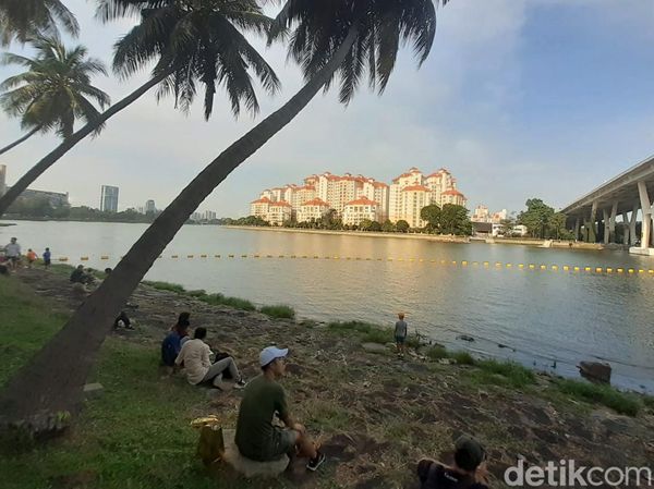 Menikmati Singapura dari Marina Bay