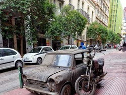 Duh! Mobil Mr.Bean Ditinggal 30 Tahun di Parkiran Hotel Jadi Buluk