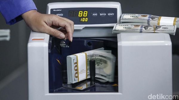 Ssst... Dolar AS Tembus Rp 15.700-an di Beberapa Bank