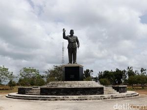 Patung Soekarno Hiasi Lanskap Kepulauan Tanimbar Patung Soekarno Hiasi Lanskap Kepulauan Tanimbar