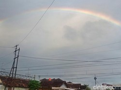Pelangi Hiasi Langit Klaten, Hujan Guyur Beberapa Wilayah Sejak Pagi