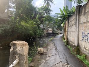 Pagar Pembatas Kali di Jaksel Roboh, Pemotor Khawatir Tercebur Pagar Pembatas Kali di Jaksel Roboh, Pemotor Khawatir Tercebur