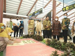 Pemkab Serang dan Angkasa Pura II Kampanyekan Batik di Bandara Soetta