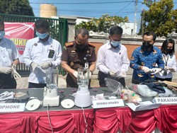 Pemusnahan Barang Bukti Kejari Buleleng, Sabu Diblender-HP Dibakar