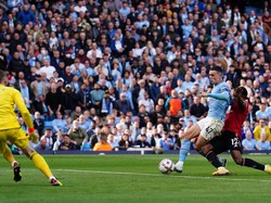 Sebelum half time, Foden mencetak gol keduanya memanfaatkan operan Erling Haaland. Foto: PA Images via Getty Images/Martin Rickett - PA Images