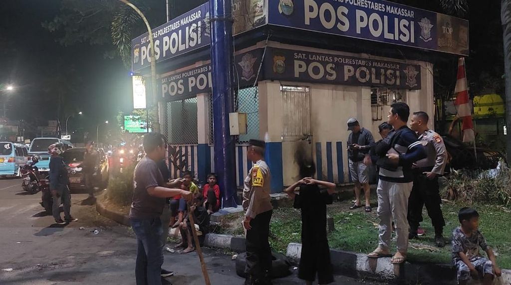 Potret Pos Polantas Makassar Dilempar Bom Molotov terkait Tragedi Kanjuruhan