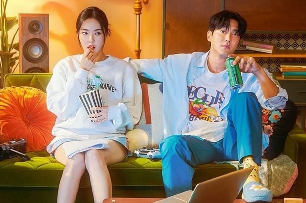 Potret Lee Da Hee dan Choi Si Won dalam poster drama Love That Will Freeze to Death/ Foto: instagram.com/channel.ena.d Potret Lee Da Hee dan Choi Si Won dalam poster drama Love That Will Freeze to Death