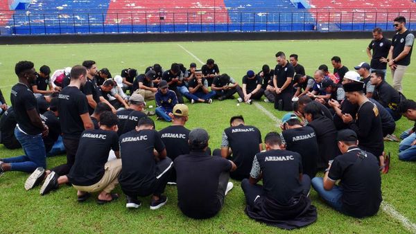 Potret Pemain Arema FC Datangi Stadion Kanjuruhan Pascakerusuhan