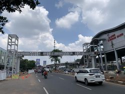 Menengok Progres Pembangunan JPO Stasiun Klender Baru Jaktim