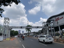 Menengok Progres Pembangunan JPO Stasiun Klender Baru Jaktim